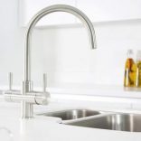 chrome-kitchen-taps