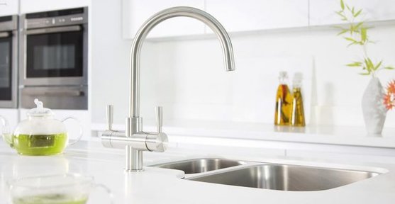 chrome-kitchen-taps